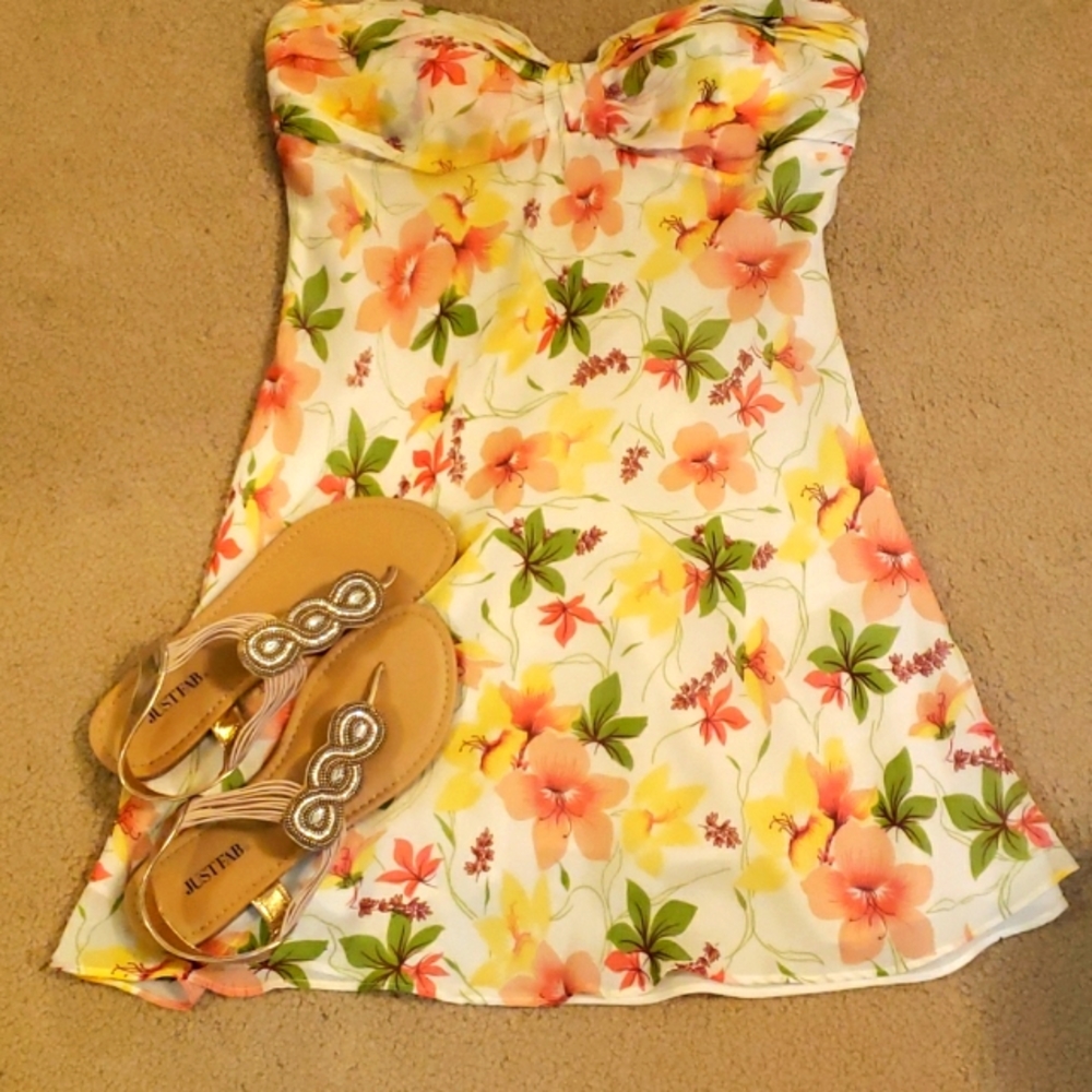 Beautiful strapless floral dress